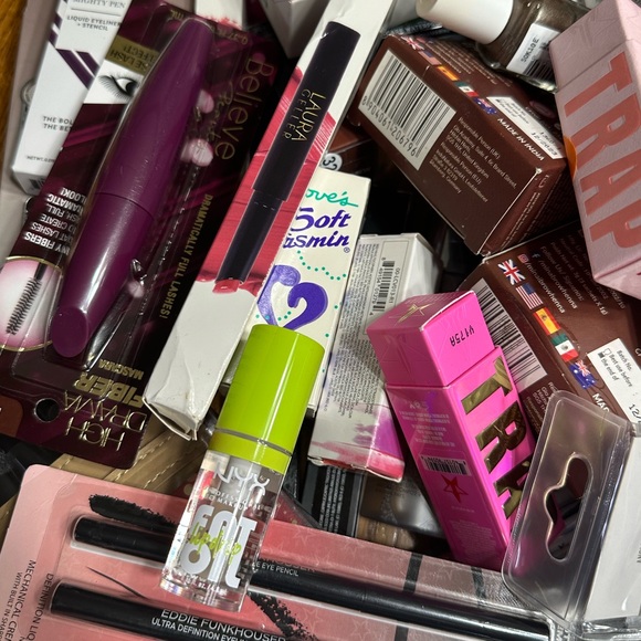 Mystery Beauty Box 10 Piece Lot Grab Bag - Makeup Skincare Lotion All NEW - Picture 10 of 10